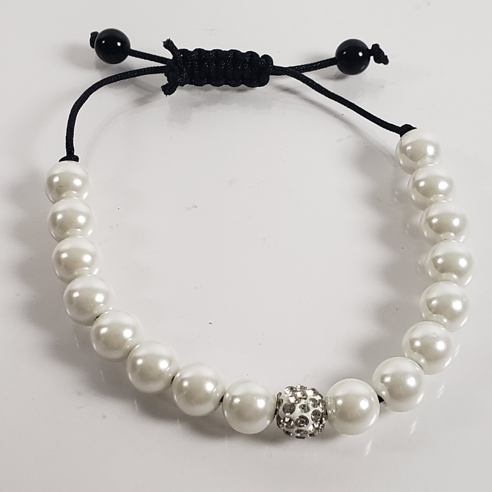 Elegant women's bracelet